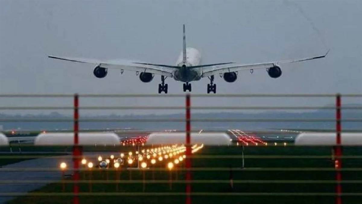 https://www.jagranimages.com/images/newimg/26082025/26_08_2025-flights_24025476_143415847.jpg