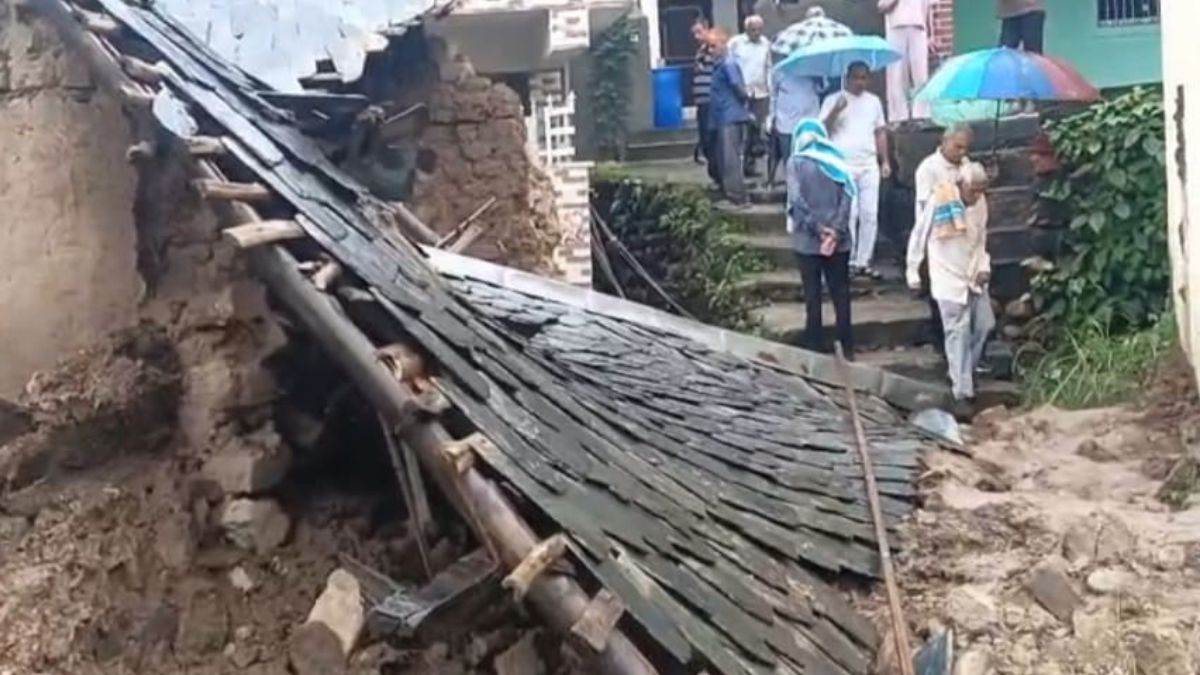https://www.jagranimages.com/images/newimg/26082025/26_08_2025-hamirpur_shav_yatra_accident_24025374.jpg