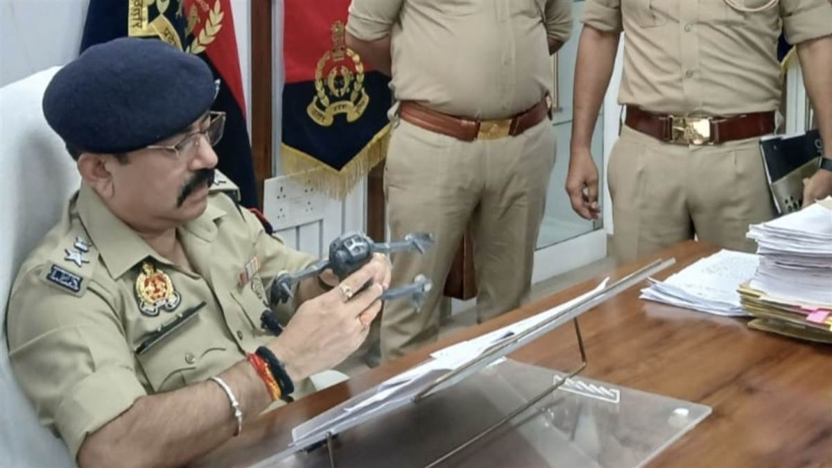 https://www.jagranimages.com/images/newimg/26082025/26_08_2025-hapur_police_15_24025596.jpg