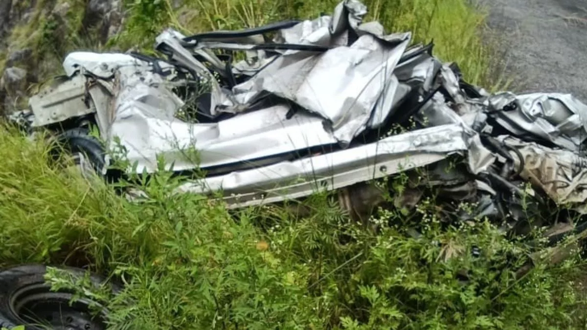 Himachal Road Accident: किन्नौर के छोटा कम्बा में सड़क से 800 मीटर नीचे गिरी कार, गिरते ही चालक की दर्दनाक मौत