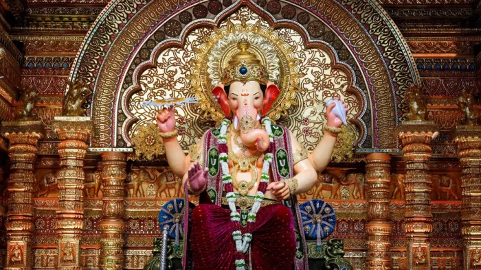 लालबागचा राजा के दर्शन: पहली बार जा रहे हैं तो इन बातों का रखें खास ध्यान (Image Source: X)