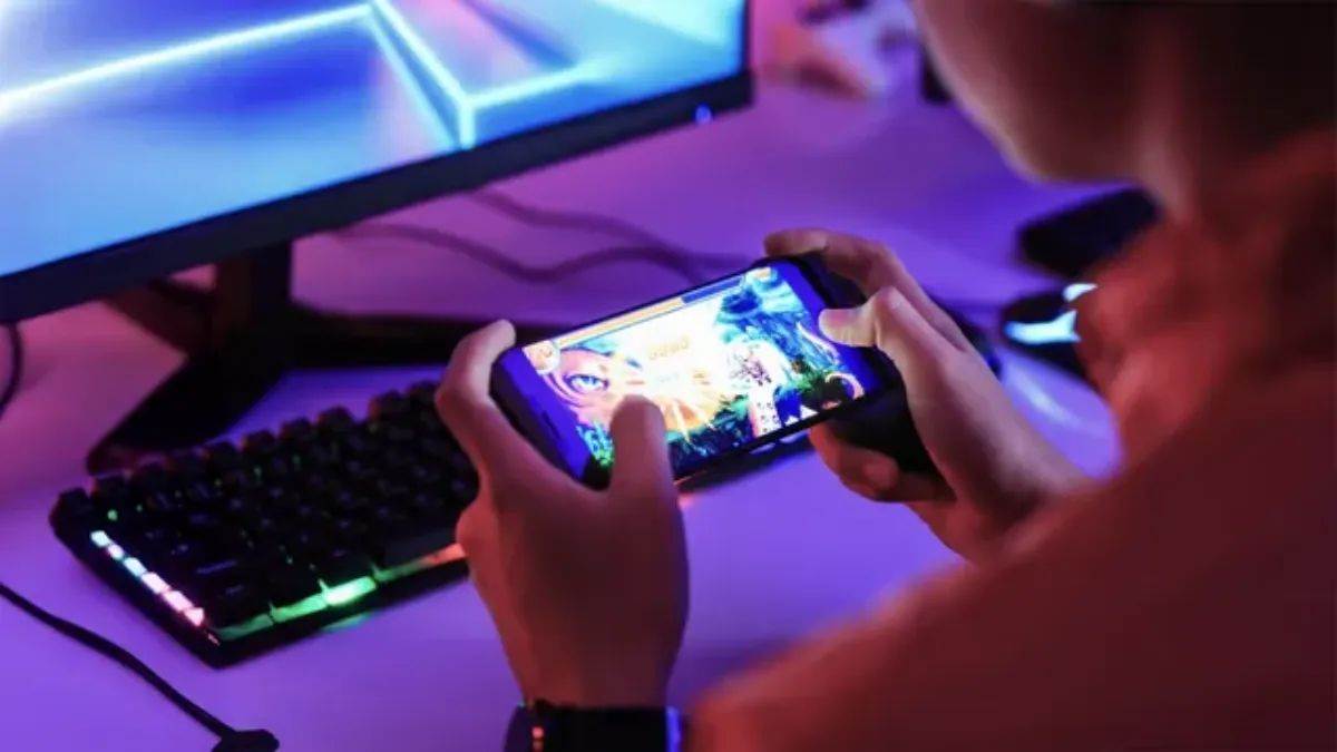 https://www.jagranimages.com/images/newimg/26082025/26_08_2025-online_gaming_par_up_police_1_24025486.jpg