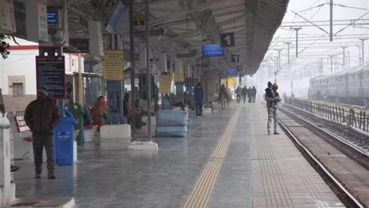 https://www.jagranimages.com/images/newimg/26082025/26_08_2025-railway_station__24025480.jpg