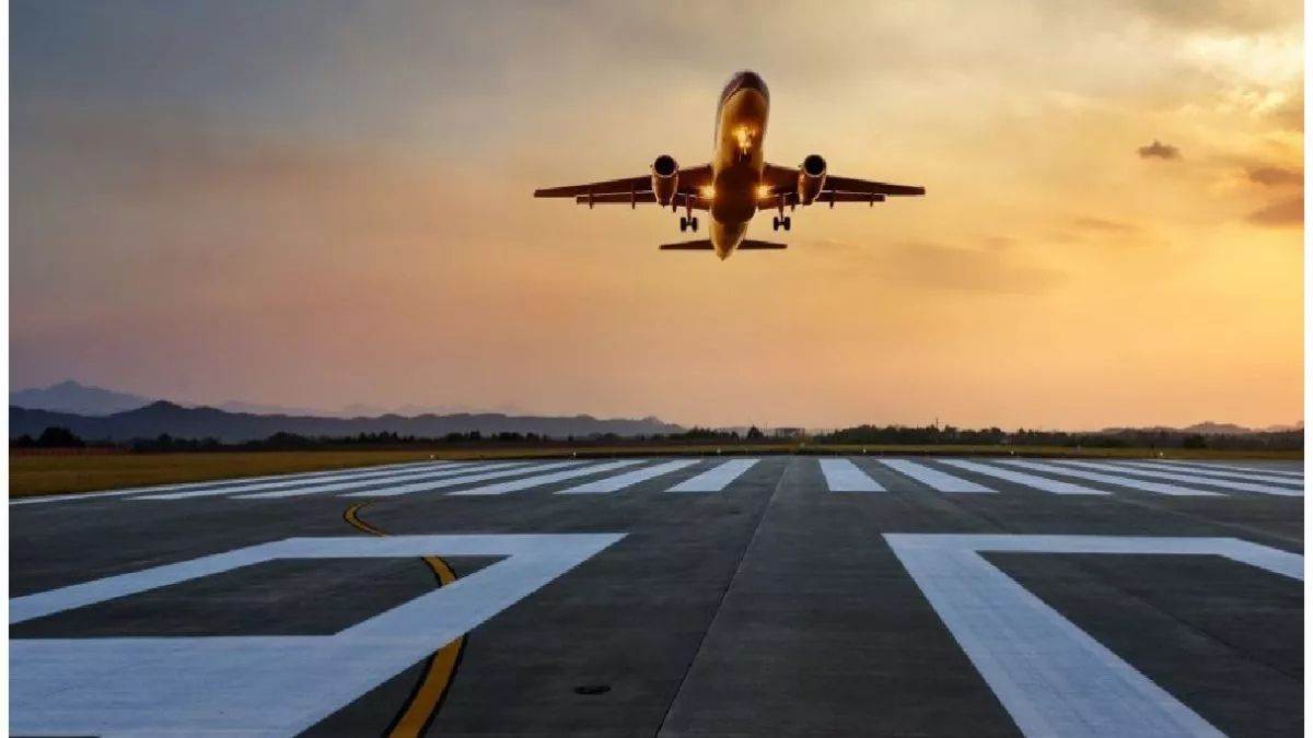 https://www.jagranimages.com/images/newimg/26082025/26_08_2025-runway_24026117_22714719.jpg
