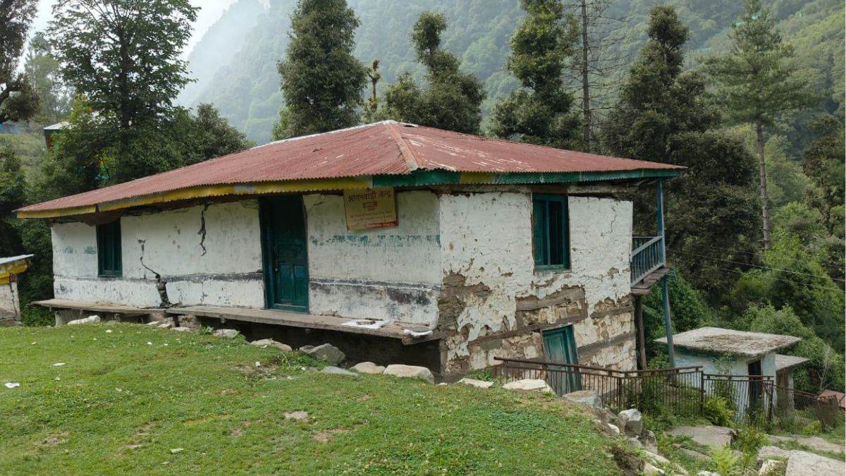 https://www.jagranimages.com/images/newimg/26082025/26_08_2025-shimla_sharnal_village_24025792.jpg