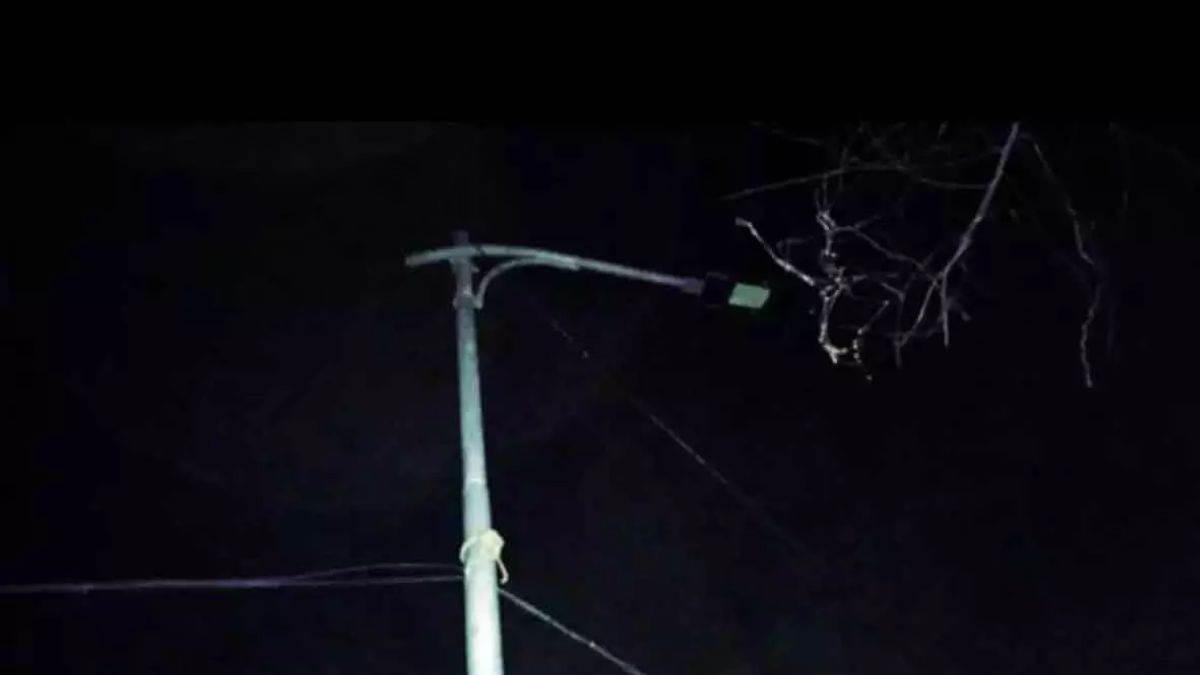 https://www.jagranimages.com/images/newimg/26082025/26_08_2025-street_light_24025932_193753674.jpg