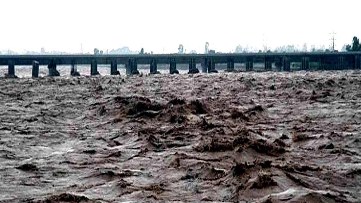 https://www.jagranimages.com/images/newimg/26082025/26_08_2025-tawi_flood_24025355.jpg