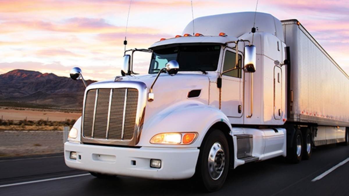https://www.jagranimages.com/images/newimg/26082025/26_08_2025-truck_24026046_205915611.jpg