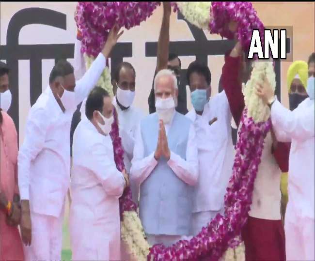 प्रधानमंत्री नरेंद्र मोदी अमेरिकी दौरे से दिल्ली पहुंचे, एयरपोर्ट पर भाजपा नेताओं ने किया जबरदस्त स्वागत