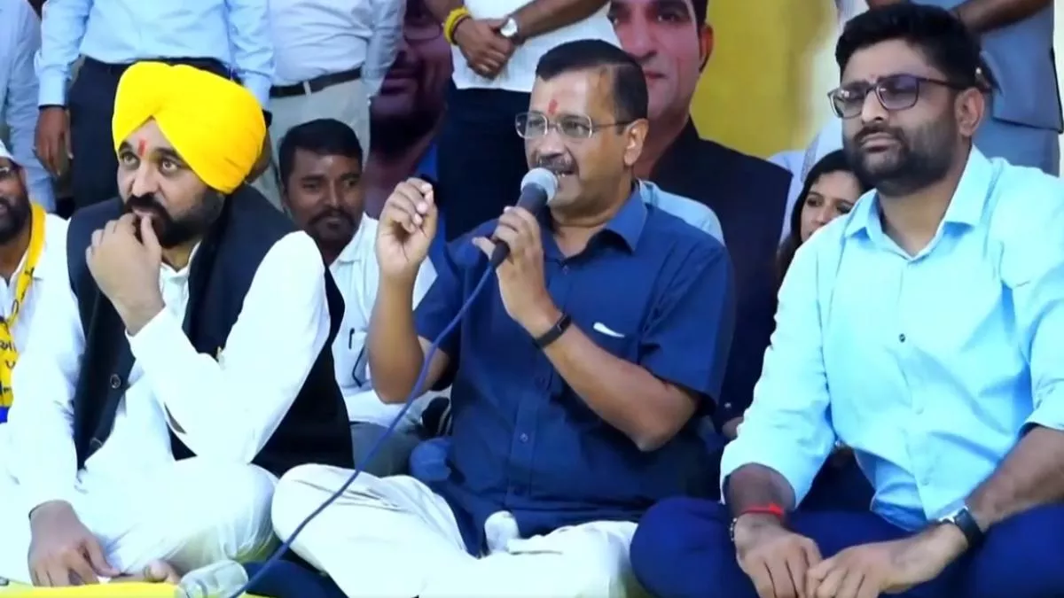 Arvind Kejriwal VIDEO: देखिए किस बात पर सीएम अरविंद केजरीवाल ने गुजरात के हर्ष सोलंकी को अपने घर पर दिया था खाने का निमंत्रण