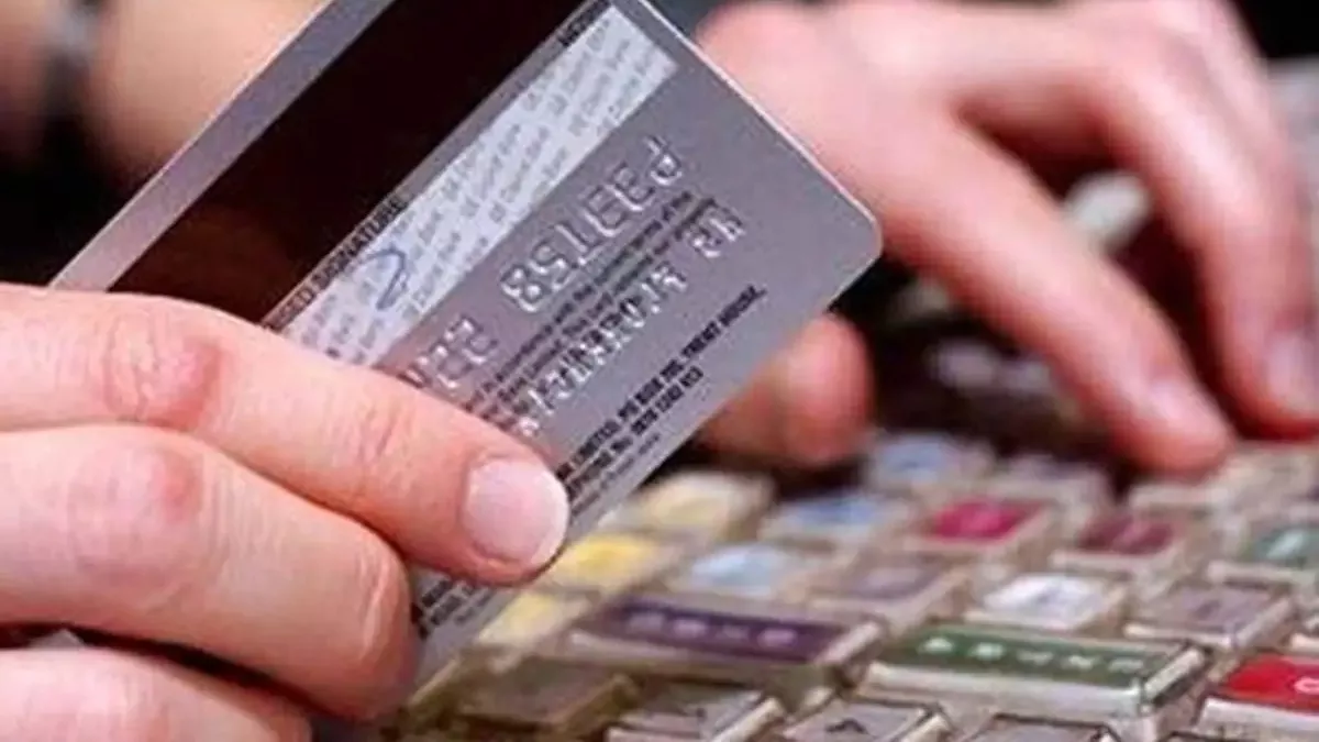 सुपौल : शिक्षक का ATM कार्ड बदलकर किया खेला, खाते से रुपये निकाल पहले खरीदा मोबाइल... फ‍िर किया यह काम
