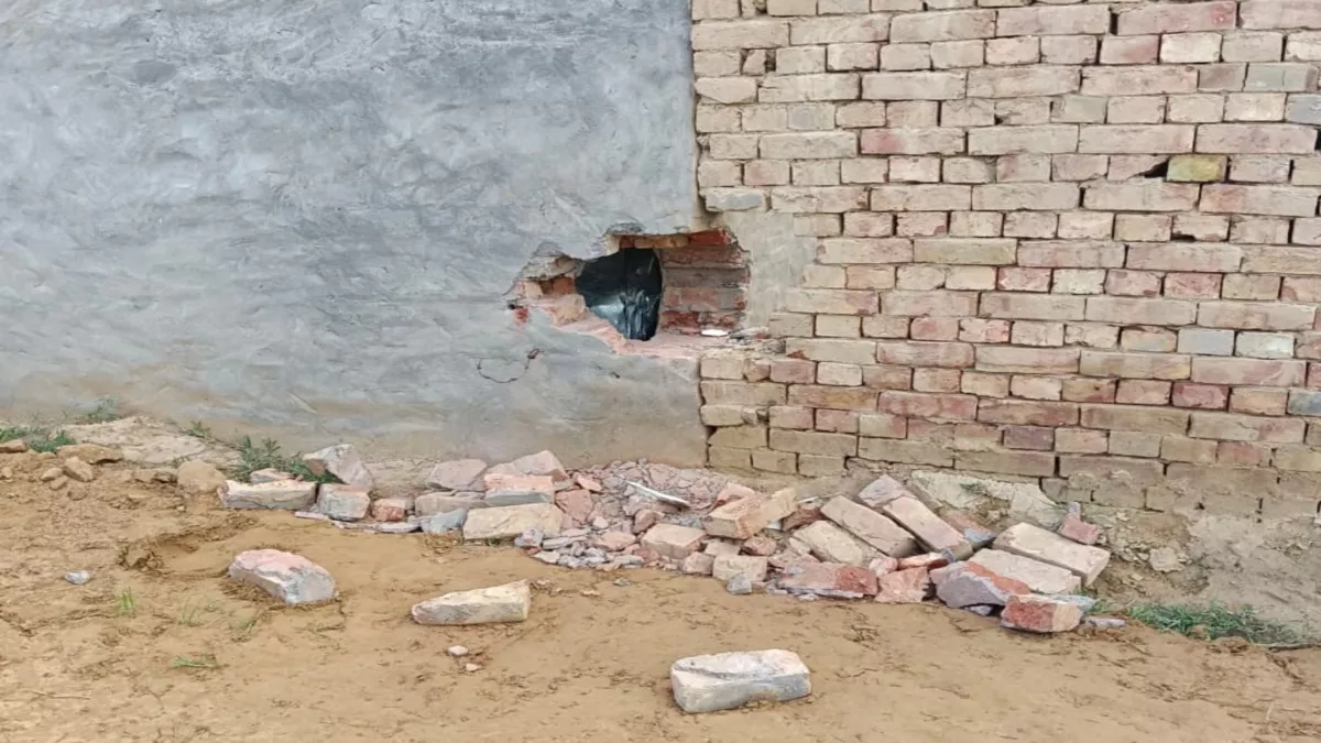 सिरसा में पंजाब नेशनल बैंक की शाखा में दीवार तोड़ अंदर घुस गए बदमाश, सुबह बैंक खुला तो मिली जानकारी