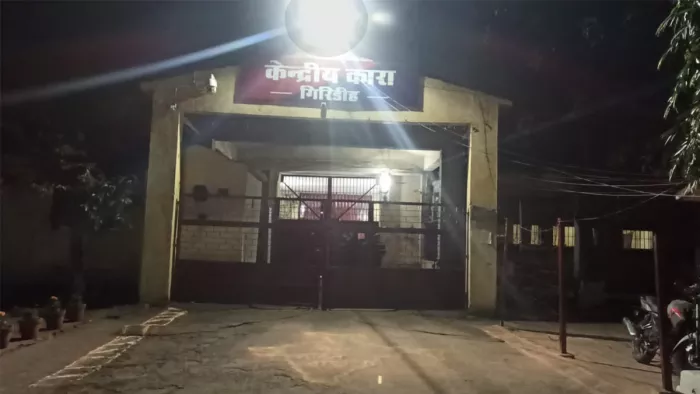 जिस नंबर से वाट्सएप काल व मैसेज किया गया, उसकी जांच चल रही है।