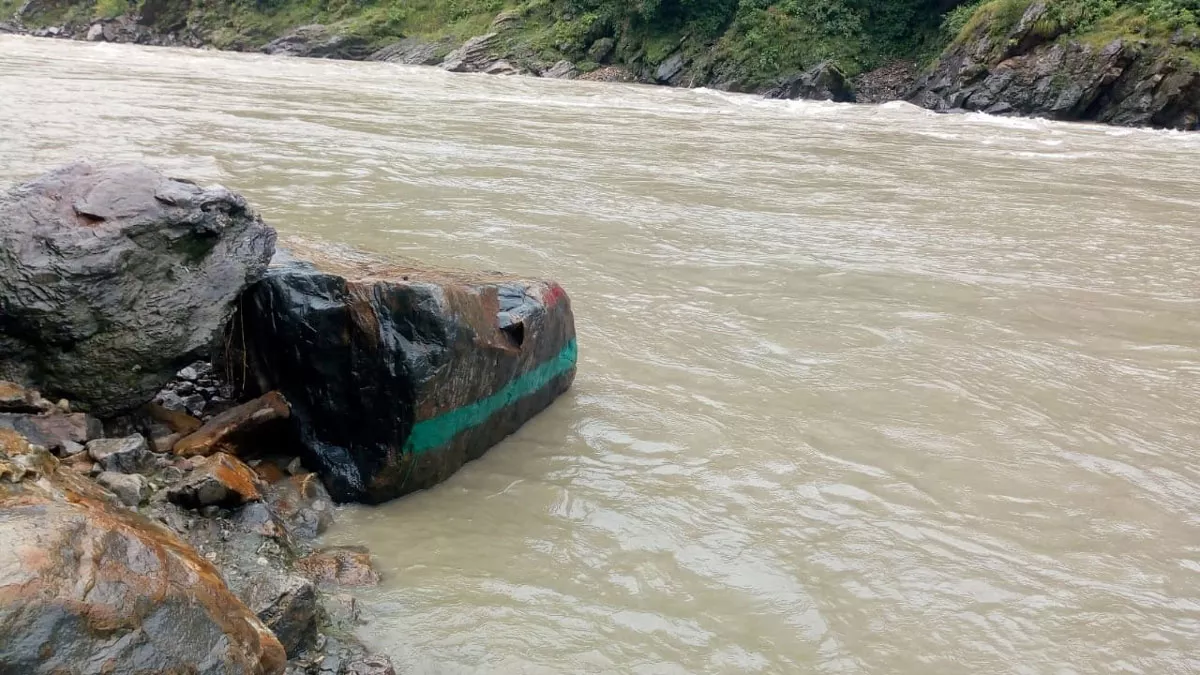 Uttarakhand News : मेडिकल ग्रुप के साथ हरियाणा से आया कर्मचारी गंगा में डूबा, अज्ञात वाहन की टक्कर से दो की मौत