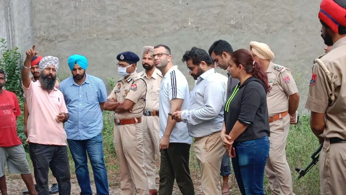 Murder In Ludhiana: फैक्ट्री में चोरी करने घुसे बदमाशों ने मालिक के रिश्तेदार व वर्कर पर चलाई गोलियां, एक की मौत