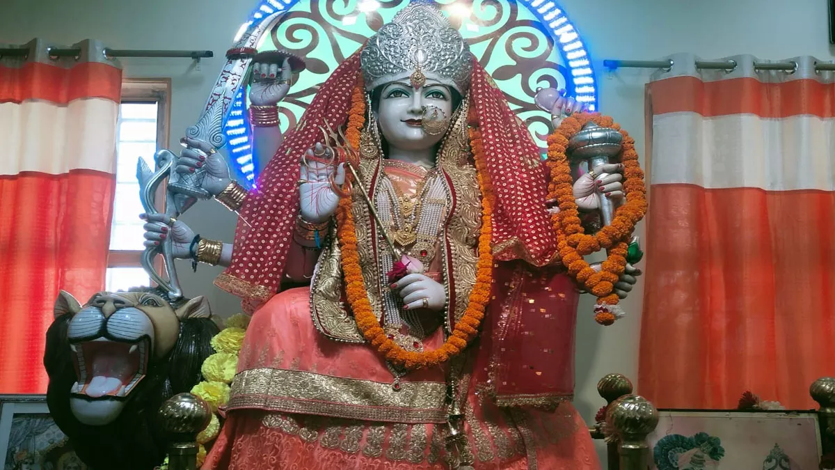 Navratri 2022 : देवभूमि में माता रानी के साधना पर्व की धूम, फूलों से भव्य सजे मंदिर, भक्ति में रमे श्रद्धालु