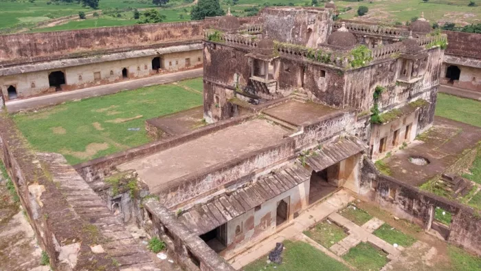 कैमूर पहाड़ी पर स्थित रोहितेश्वर धाम में मां पार्वती का मंदिर। जागरण