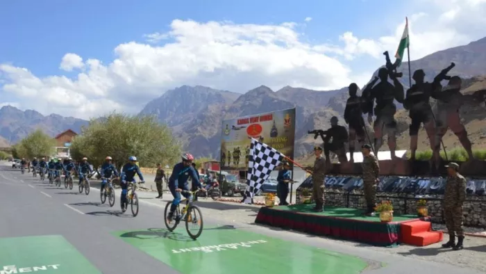 गलवन से द्रास तक बलिदानियों को श्रद्धांजलि दे लौटे सेना के साइकिल सवार