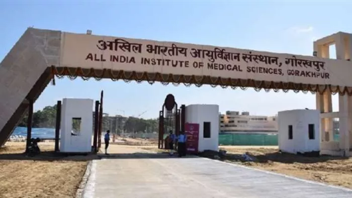 एम्स में आपरेशन के लिए वसूले जा रहे 30 से 50 हजार रुपये, इस तरह चल रहा दलालों का धंधा