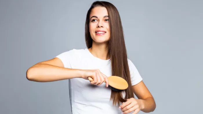 Hair Combing Tips: बालों में कंघी करने का तरीका
