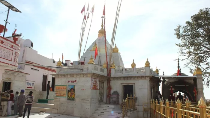 नवरात्रि मेले के दौरान नैना देवी मंदिर में नहीं लगेगी शिक्षकों की ड्यूटी (फाइल फोटो)