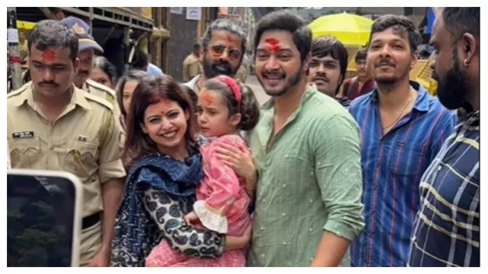 Shreyas Talpade with Family during Laalbagcha Raja Visit