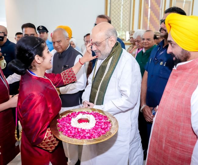 Home Minister Amit Shah Welcomed in Hotel Taj Swarna Amritsar