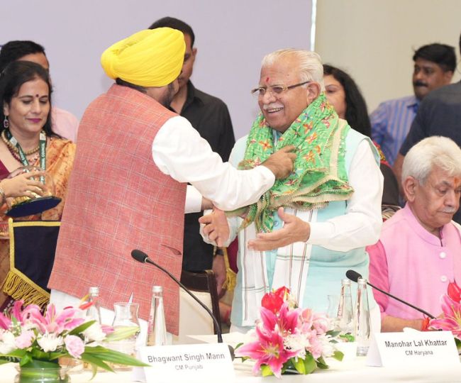 Bhagwant Mann Welcomed CM Manohar Lal in Taj Swarna Amritsar