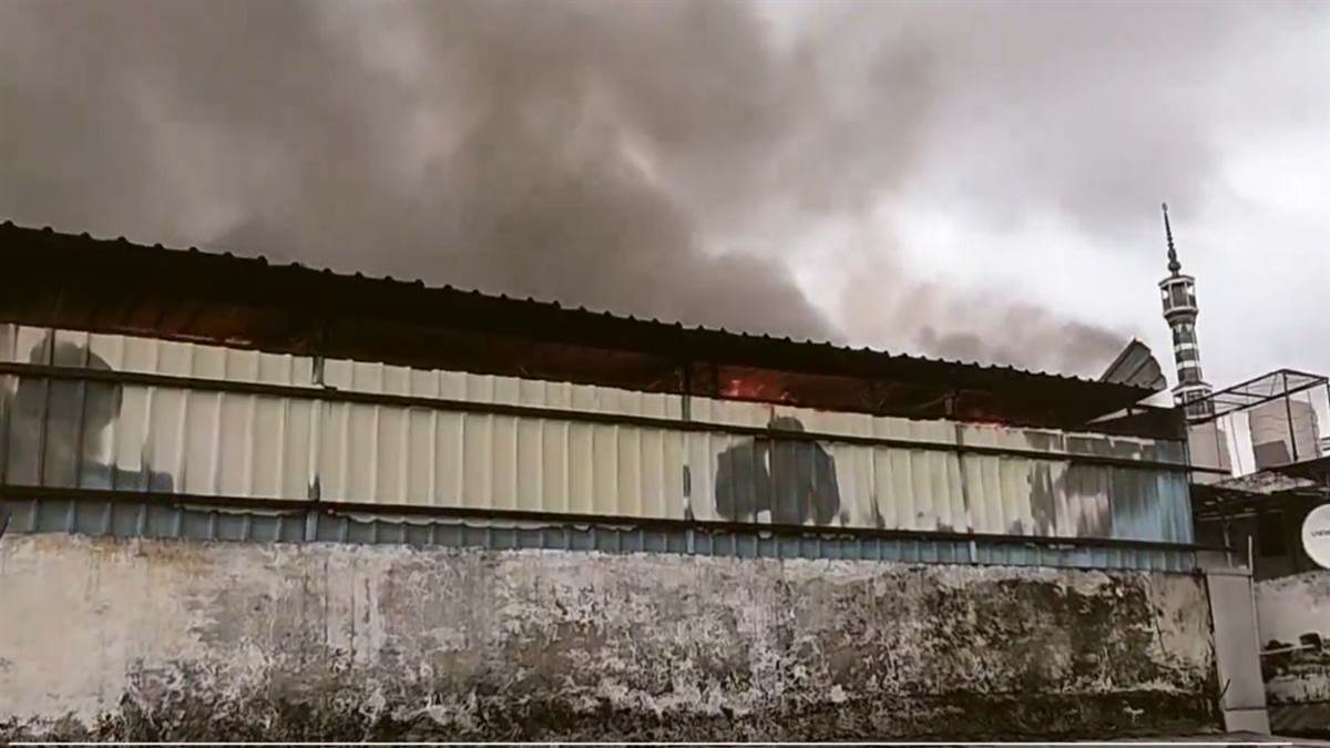 massive fire in lucknow electronic warehouse and house firefighters battle blaze for 8 hours