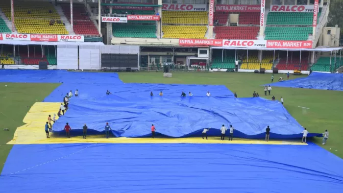 IND vs BAN Weather Kanpur: कानपुर में बारिश के चलते ग्रीन पार्क स्टेडियम को कवर किया गया