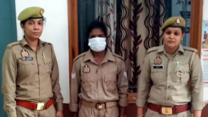 देवबंद पुलिस की गिरफ्त में फर्जी महिला पुलिसकर्मी। सौ. पुलिस