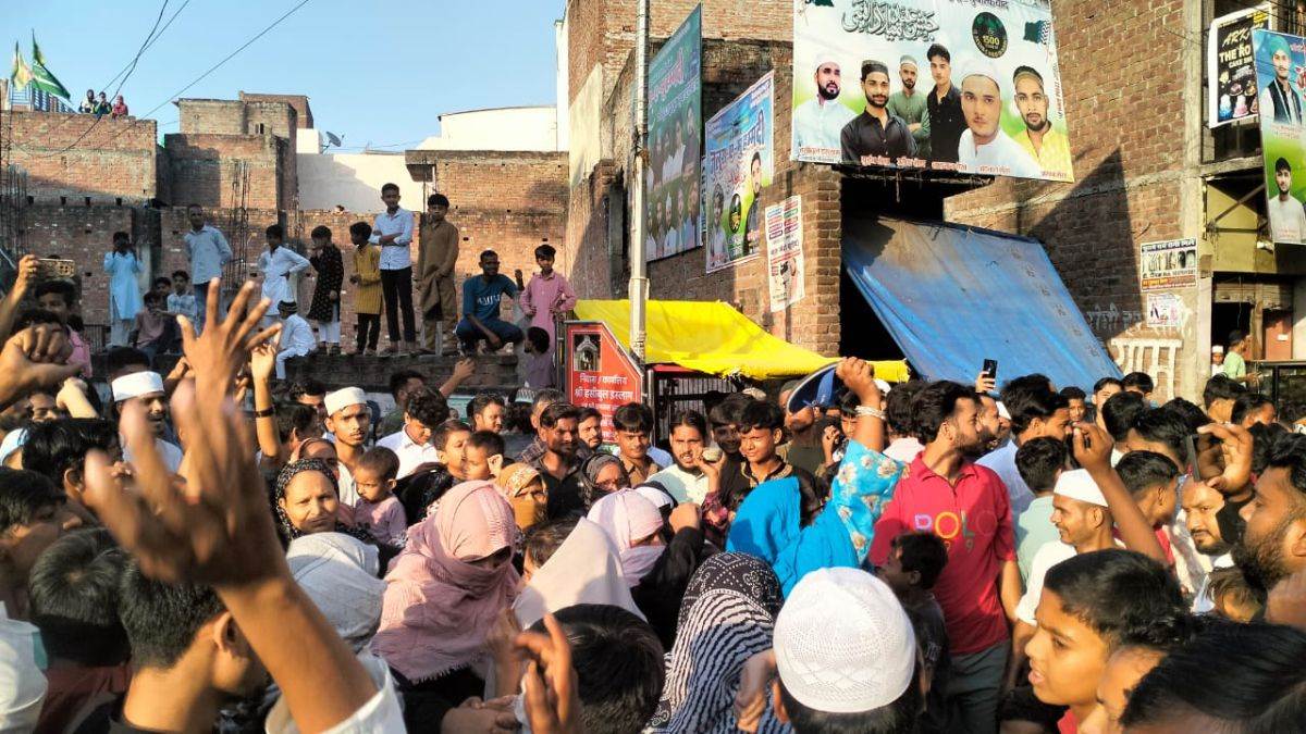 https://www.jagranimages.com/images/newimg/26092025/26_09_2025-agra_i_love_mohammad_24060968.jpg