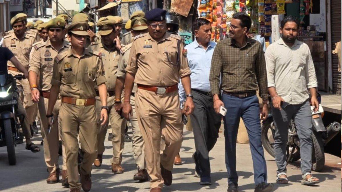 https://www.jagranimages.com/images/newimg/26092025/26_09_2025-amroha_police_24061033.jpg