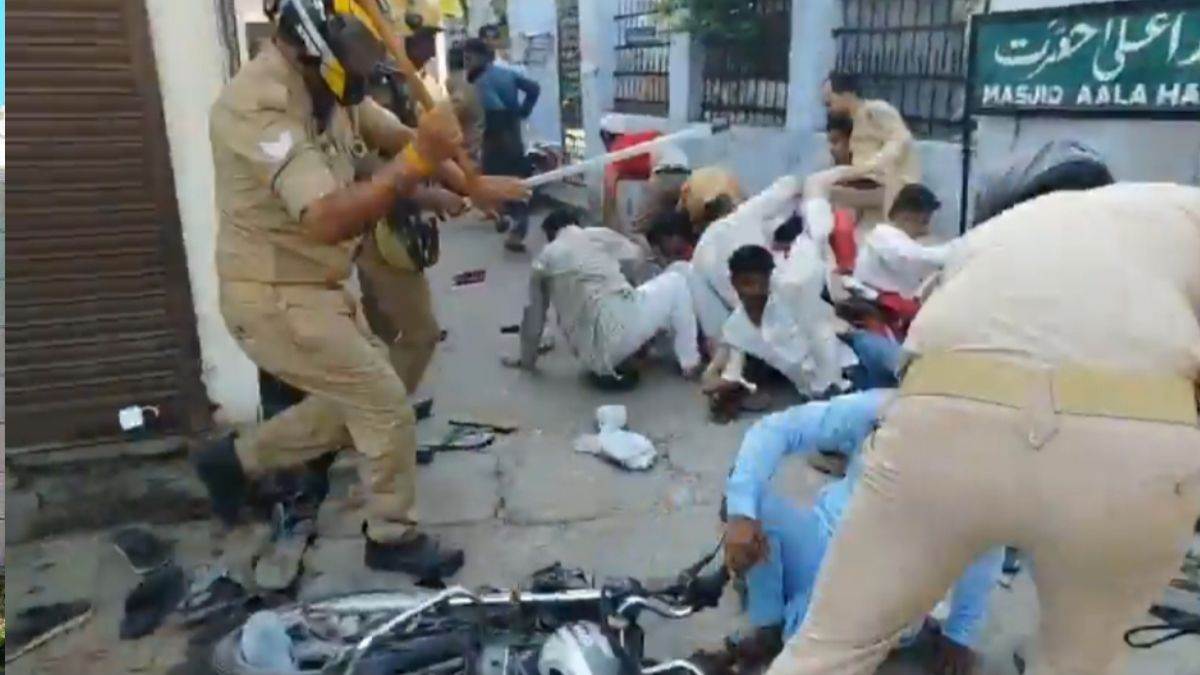 https://www.jagranimages.com/images/newimg/26092025/26_09_2025-bareilly_lathi_charge_24061263.jpg