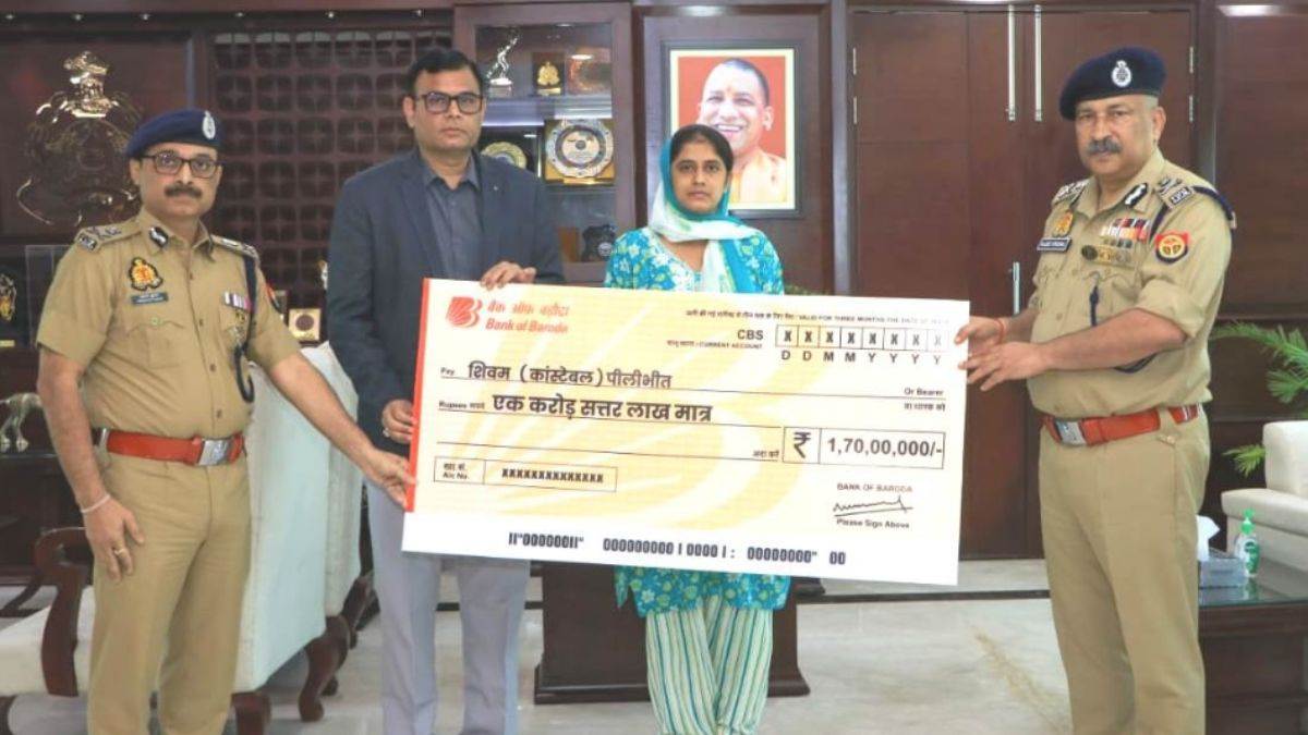 https://www.jagranimages.com/images/newimg/26092025/26_09_2025-crore_cheque_24061218.jpg
