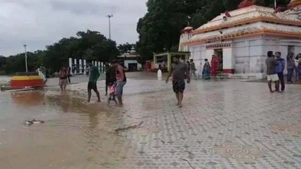 https://www.jagranimages.com/images/newimg/26092025/26_09_2025-cuttack_flood_situation_24060897.jpg