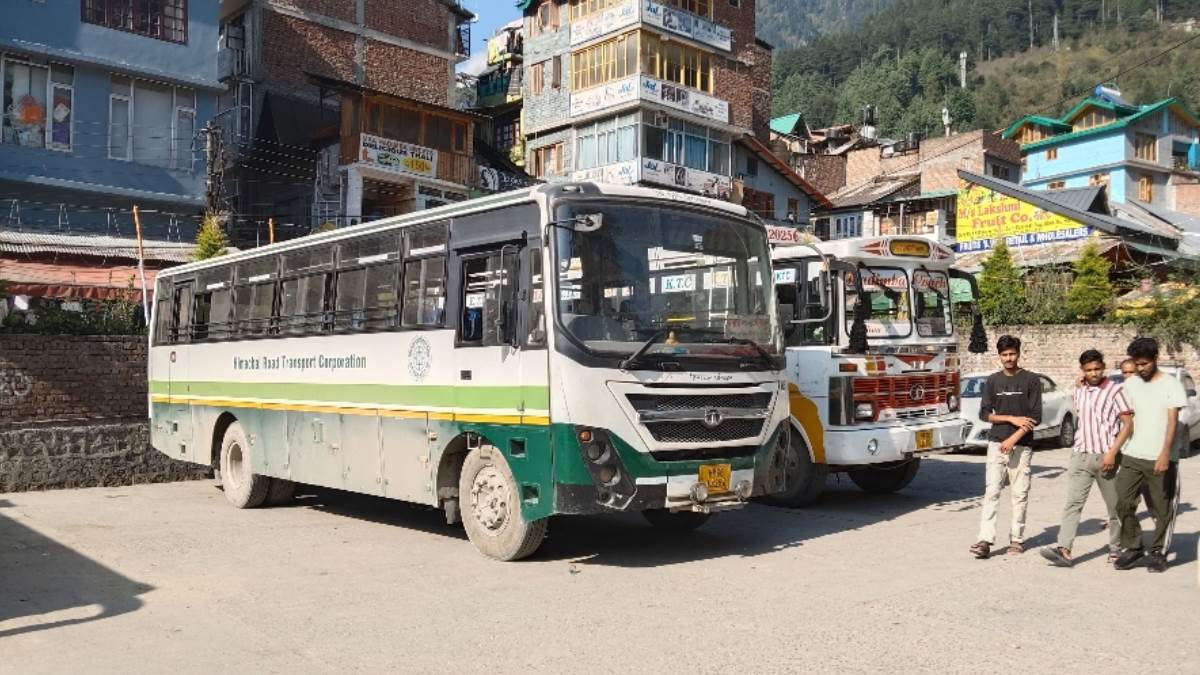 https://www.jagranimages.com/images/newimg/26092025/26_09_2025-hrtc_bus_service_24060460.jpg