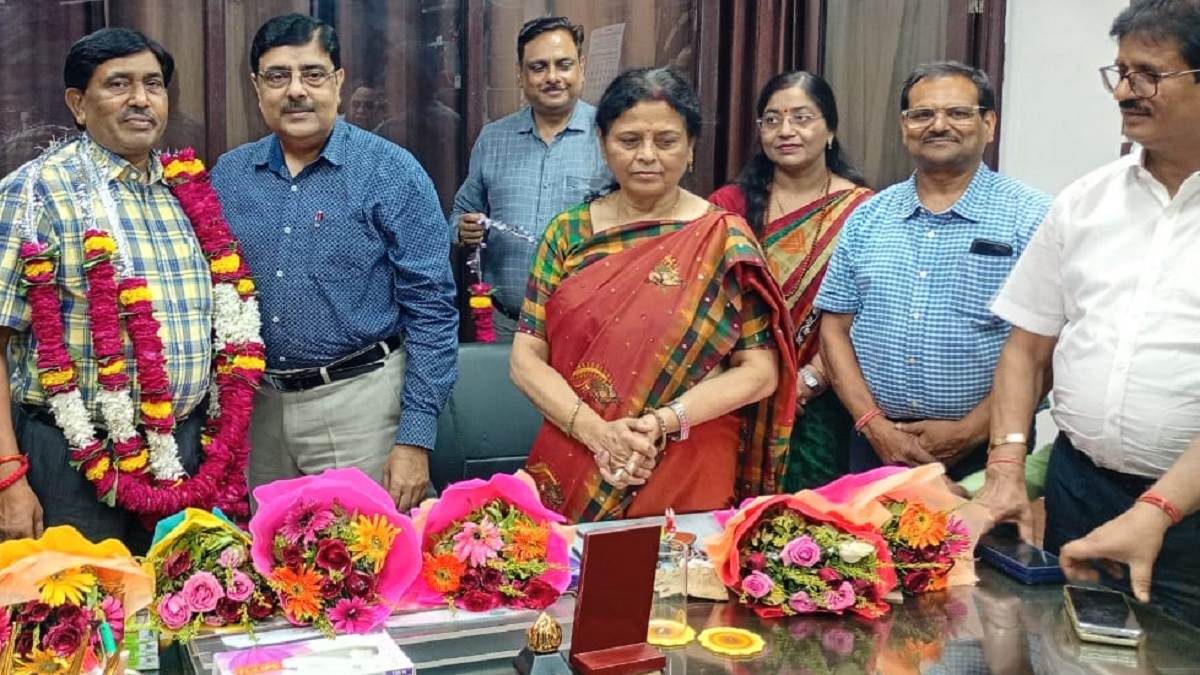 https://www.jagranimages.com/images/newimg/26092025/26_09_2025-karti_pandey_24060725_17322244.jpg