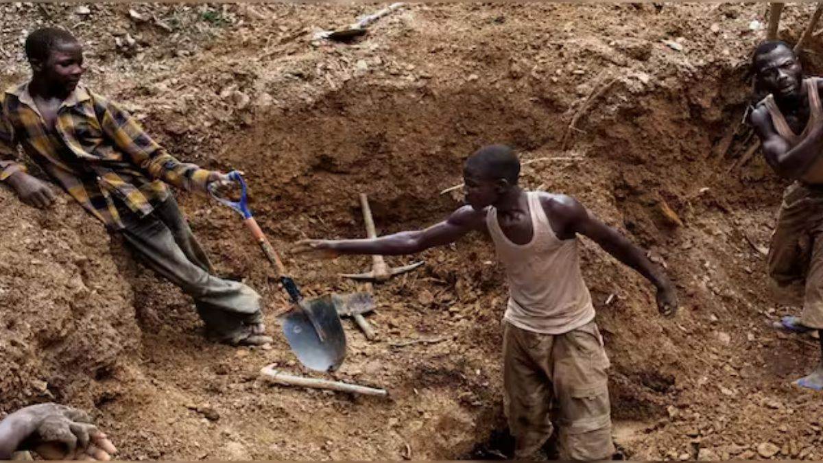 nigeria gold mine collapse dozens feared dead in zamfara