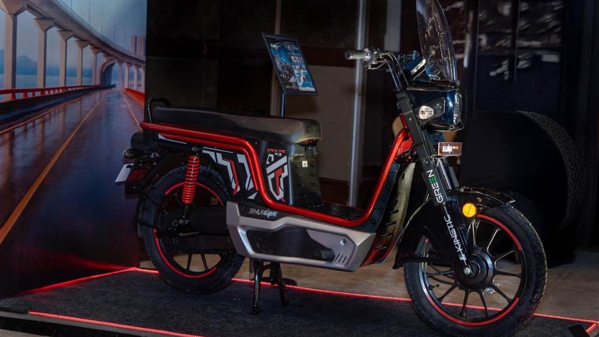 kinetic green e luna prime launched price features and 140 km range
