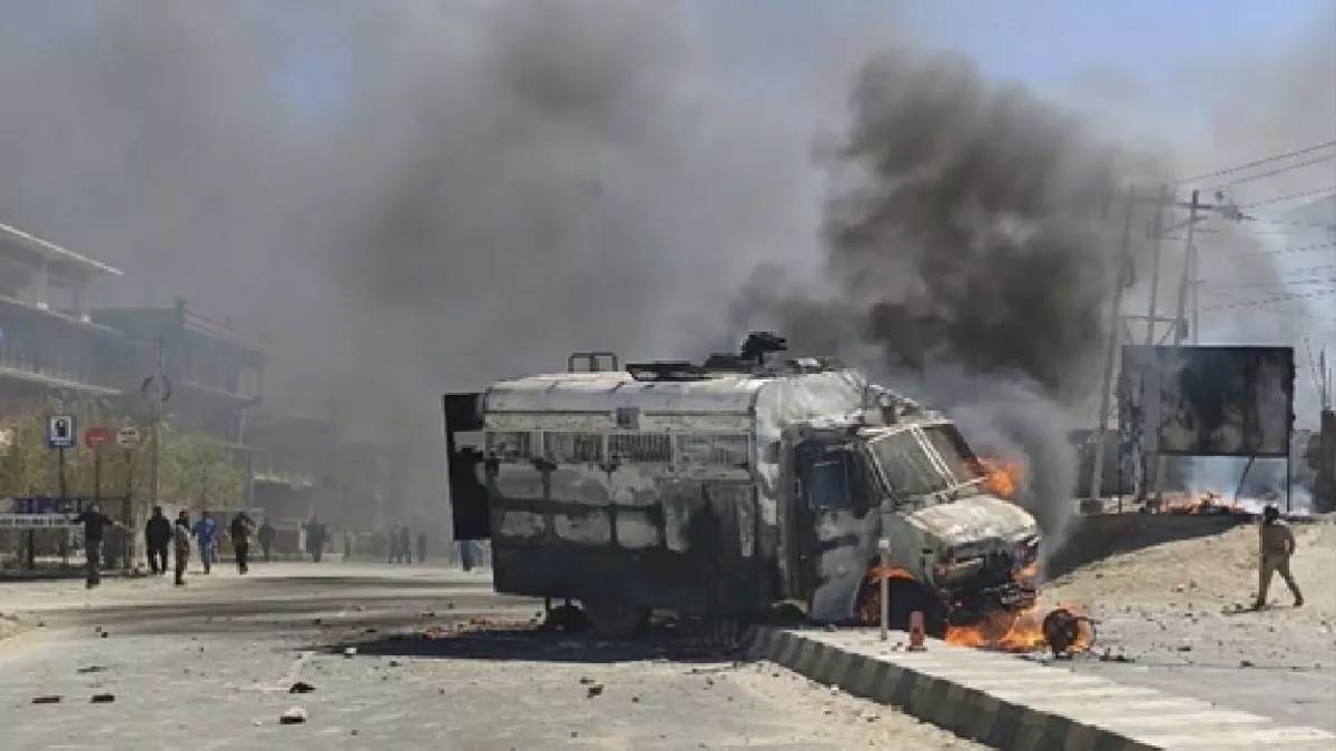 https://www.jagranimages.com/images/newimg/26092025/26_09_2025-ladakh_violence_24060511.jpg