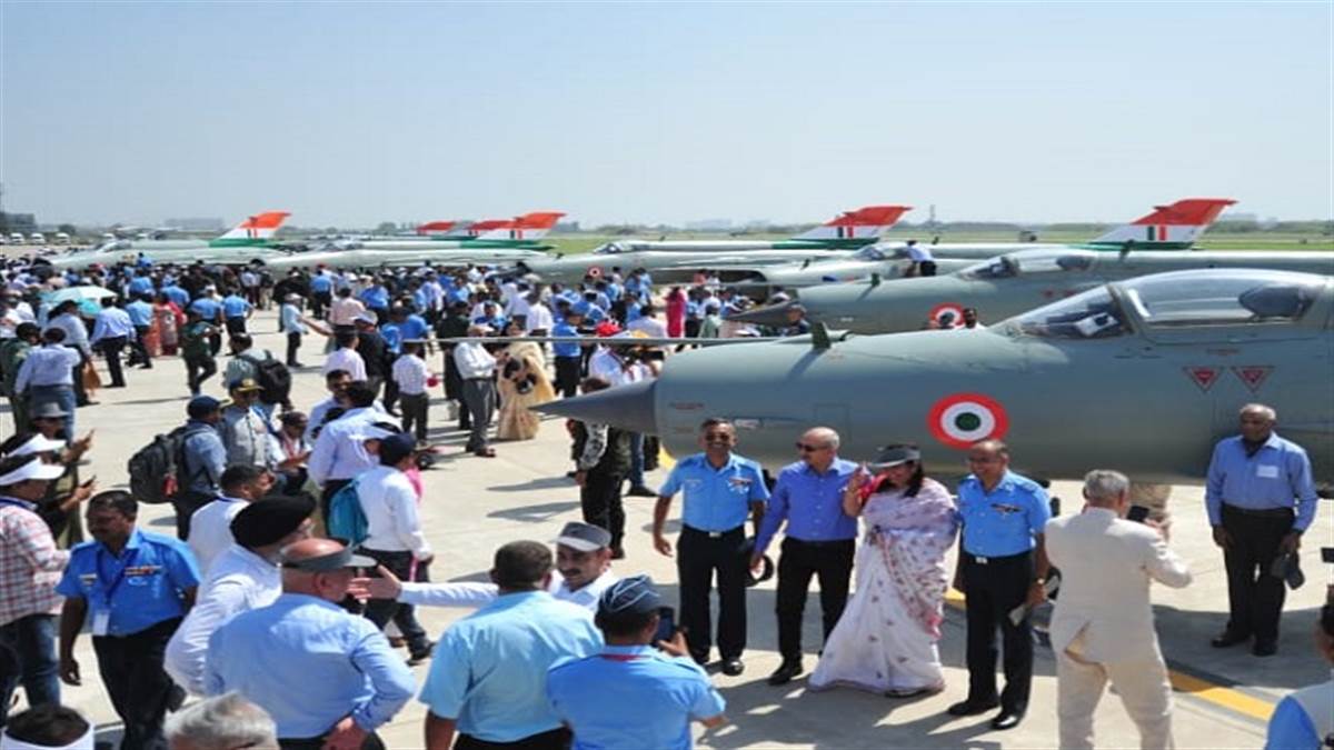 https://www.jagranimages.com/images/newimg/26092025/26_09_2025-mig_21b_24060984.jpg