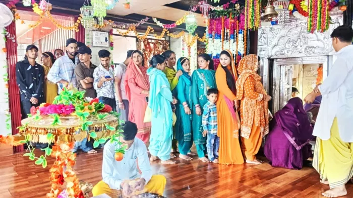 भलेई माता के दरबार में पांचवे नवरात्रे पर एक हजार भक्तों ने नवाया शीश