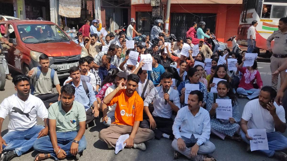 https://www.jagranimages.com/images/newimg/26092025/26_09_2025-protest_24060568.jpg