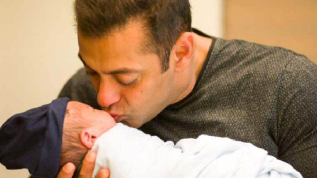salman khan express his feeling to becoming a father at the age of 59 in two much with kajol and twinkle
