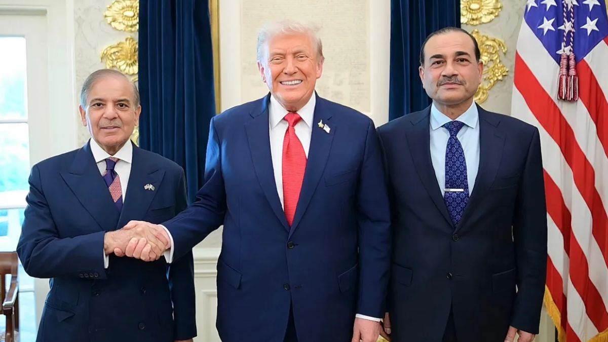 https://www.jagranimages.com/images/newimg/26092025/26_09_2025-sharif_trump_and_munir_24061333.jpg