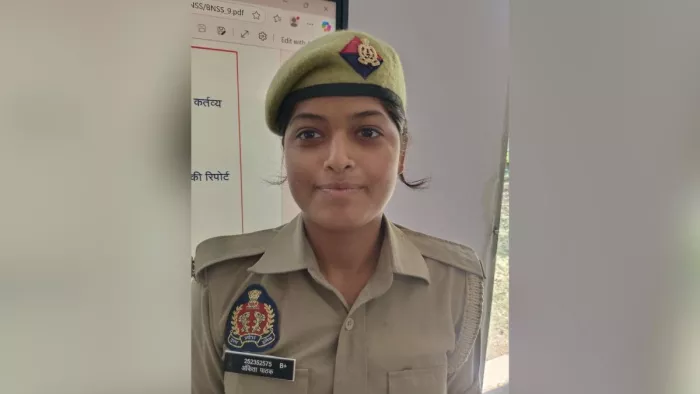 अपराधियों की कमर तोड़ने को स्मार्ट क्लास में तैयार हो रहीं छह सौ बेटियां।