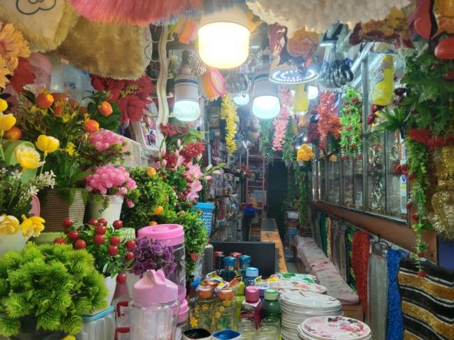 दीपावली की उमंग पर महंगाई की मार, सुना पड़ा बाजार