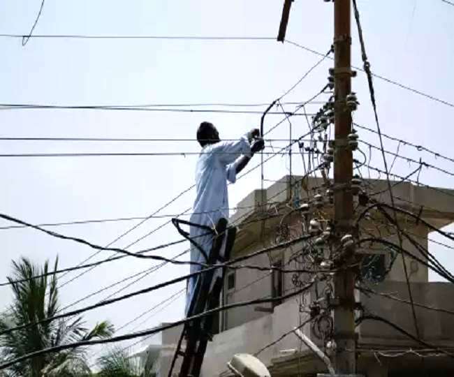 Electricity Theft, Hazaribagh News बिजली चोरी रोकने के लिए विभाग हजारीबाग में अभियान चला रहा है।