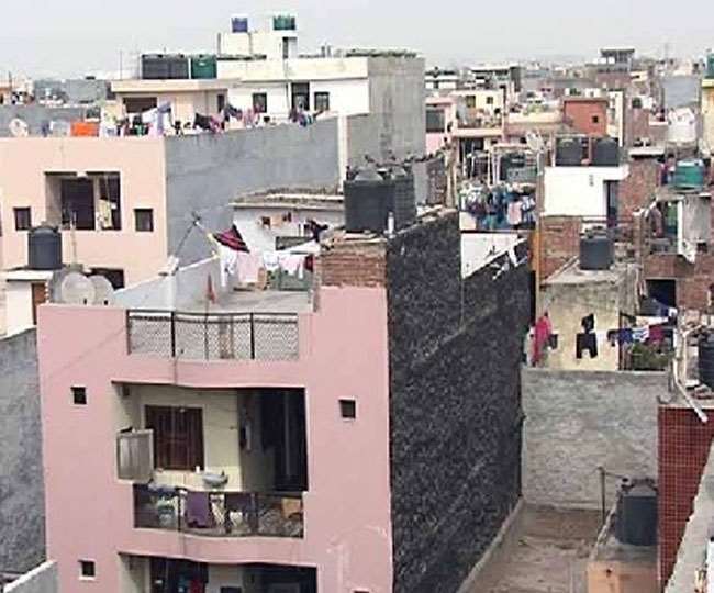 दिल्ली HC का बड़ा सवाल, अनधिकृत कालोनियों के संपन्न लोग क्या अनपढ़ और गरीब हैं?